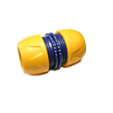 Адаптер для соединения  шлангов 3/4"- 5/8"- 1/2" 093